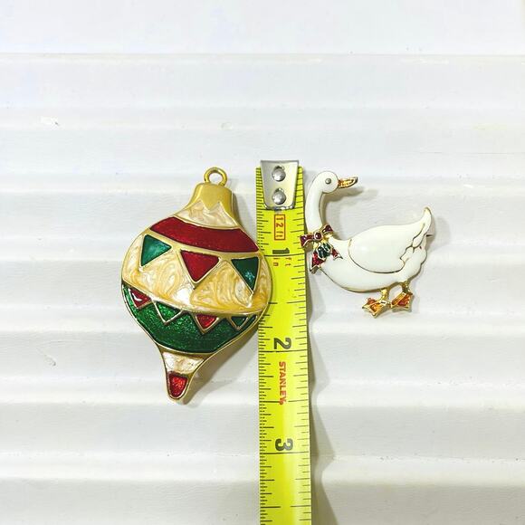 Vtg Enamel Holiday Christmas Brooch Goose Ornament Swan Bow Gold Tone - Picture 7 of 8